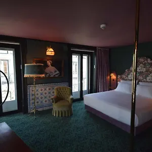 Pensao Madam's , Lisboa Portugal